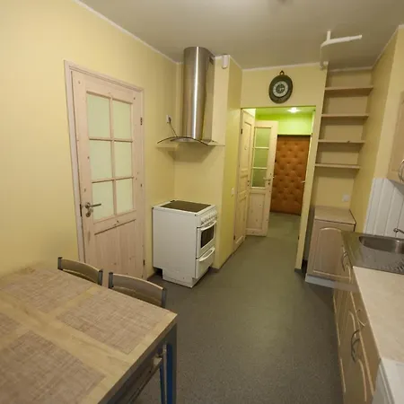 Korter Tulbi Apartment, Close To Old Town, Private Parking
